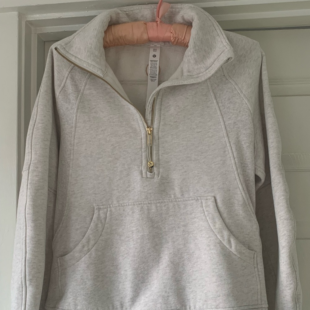Lululemon women’s 1/4 zip sweatshirt, bone/gold accents.  SZ XS/S